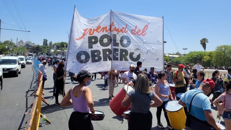 Fuerte operativo policial en el Puente Centenario. Foto: El Doce