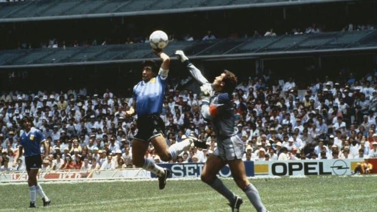 Fuerte repudio a Shilton, el arquero inglés que recibió los goles de Maradona: su polémico posteo