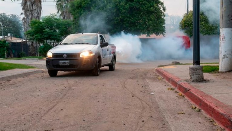 Fumigación en los barrios de Córdoba por los aumentos de dengue.