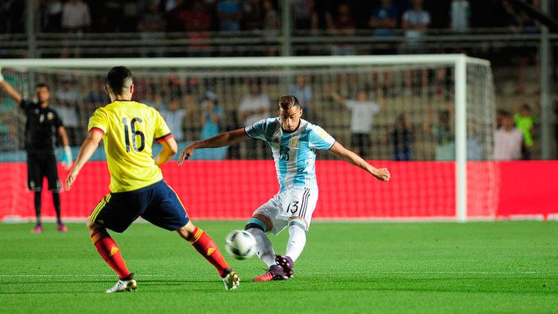 Funes Mori fue amonestado y se perderá el partido ante Chile. Foto: AP.