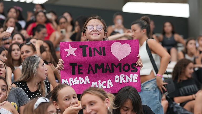 Furor por Tini en el Kempes.