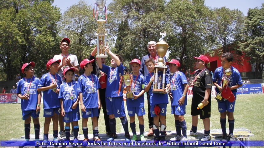 Fútbol Infantil coronó a Colonia Caroya campeón y a Espíritu Santo subcampeón.