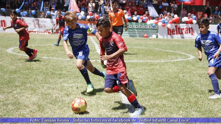 Fútbol Infantil coronó a Colonia Caroya campeón y a Espíritu Santo subcampeón.