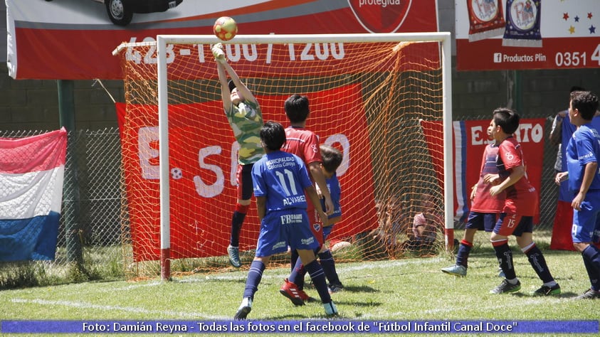 Fútbol Infantil coronó a Colonia Caroya campeón y Espíritu Santo subcampeón.