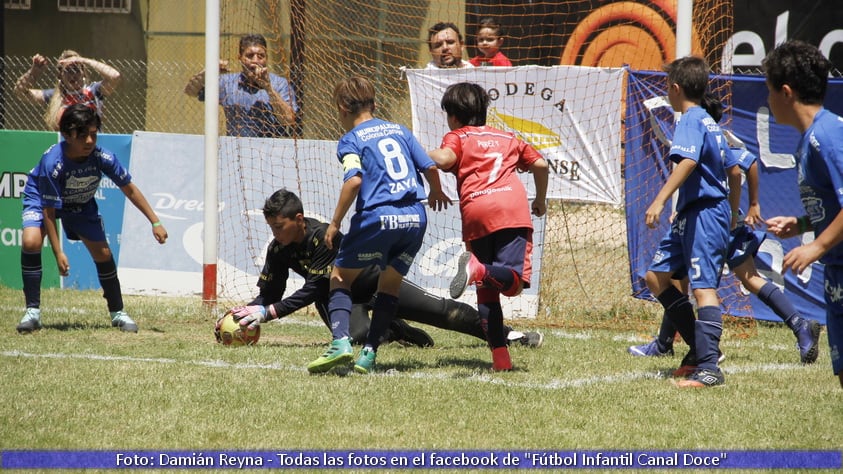 Fútbol Infantil coronó a Colonia Caroya campeón y Espíritu Santo subcampeón.