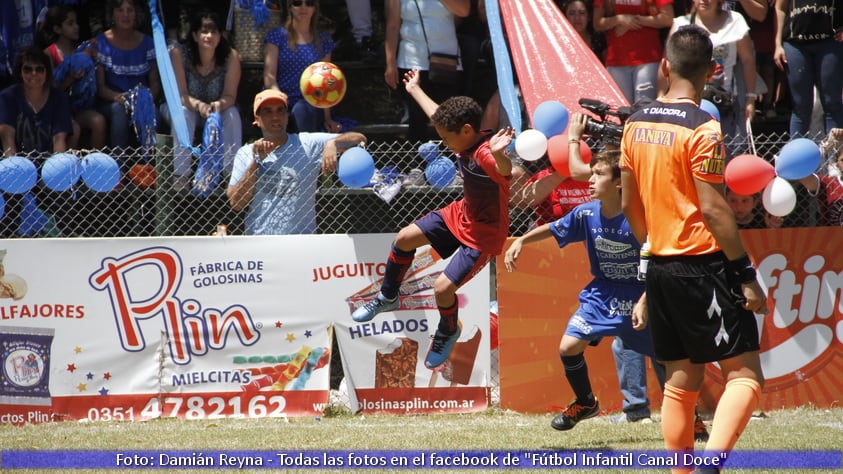 Fútbol Infantil coronó a Colonia Caroya campeón y Espíritu Santo subcampeón.