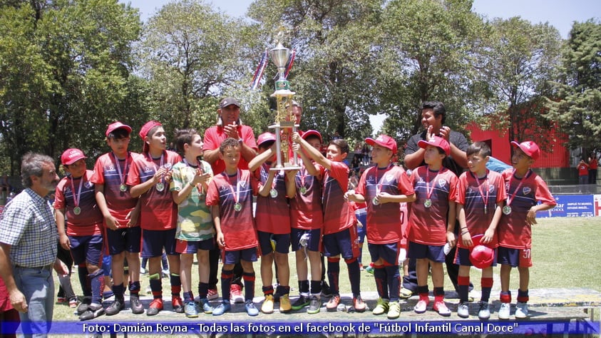 Fútbol Infantil coronó a Colonia Caroya campeón y Espíritu Santo subcampeón.