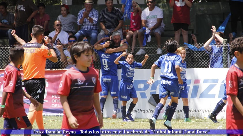 Fútbol Infantil coronó a Colonia Caroya campeón y Espíritu Santo subcampeón.