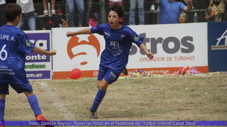 Fútbol Infantil: festejos y goles para mamá