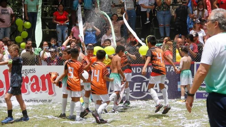 Fútbol Infantil: Villa Dolores y Taborín Rojo se metieron en la final