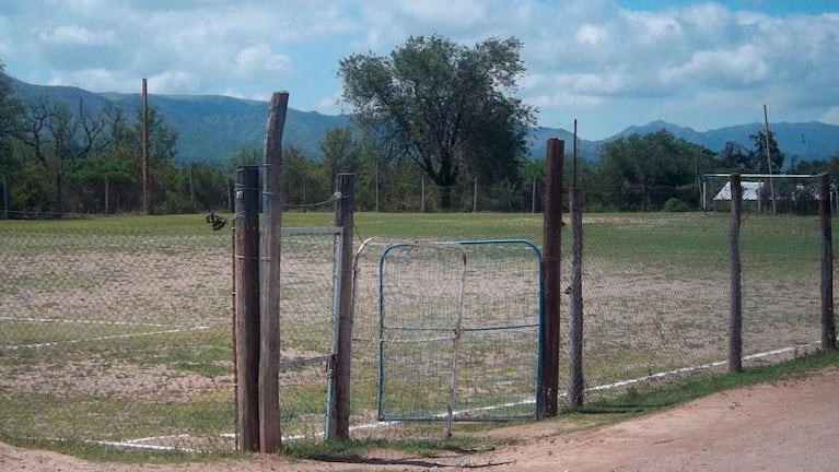 Fútbol violento en Córdoba: piedrazos, daños, detenidos y un jugador en terapia intensiva