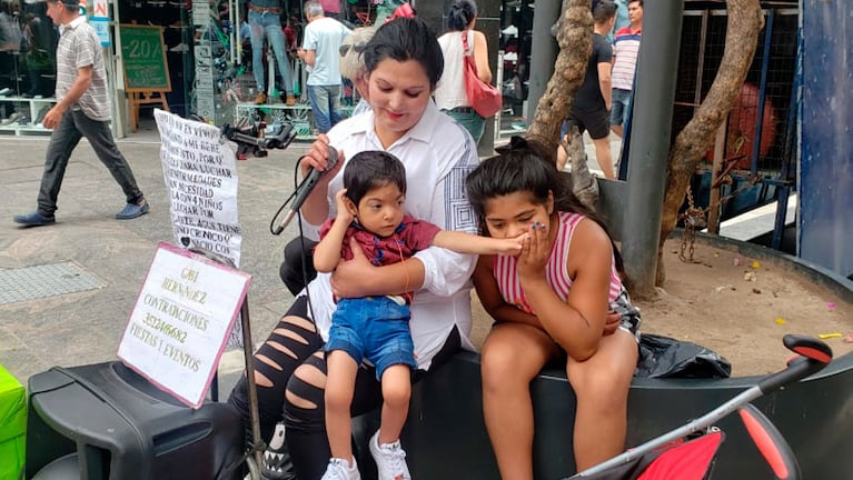 Gabi Hernández, le pone pasión y amor acompañada de sus hijos. Foto: Roxi Martínez / ElDoce.tv