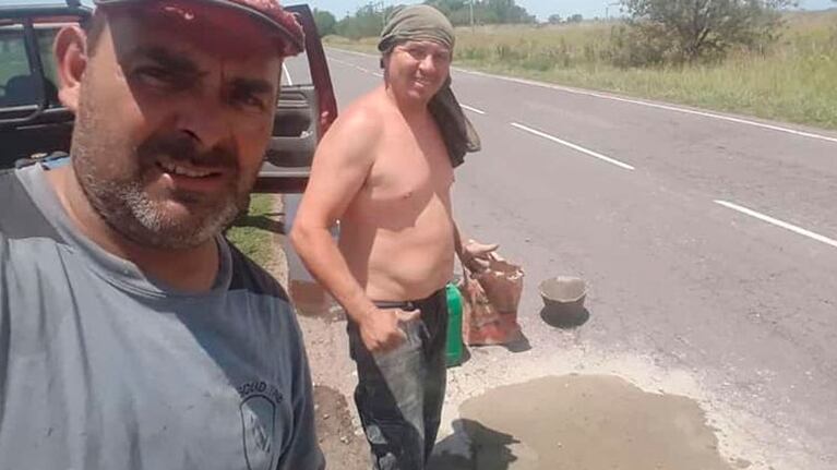 Gabriel Feres y Mario González taparon un bache en la ruta 6.