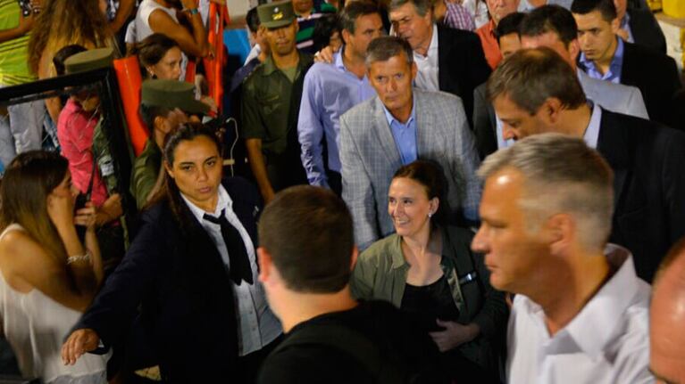 Gabriela Michetti entró al anfiteatro en medio de una multitud.