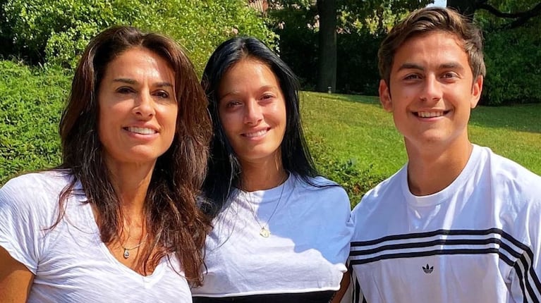 Gabriela Sabatini con Oriana y Paulo Dybala en el 2020 en Italia.