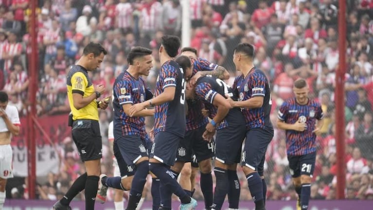 Gandolfi tras la goleada de Talleres a Instituto: "Fuimos superiores"