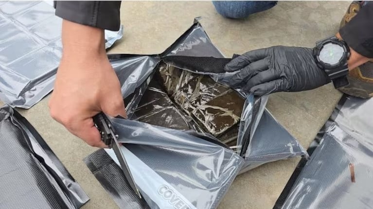 Ganó un famoso concurso de un youtuber y ahora cayó por trasladar 260 kg de marihuana en avión