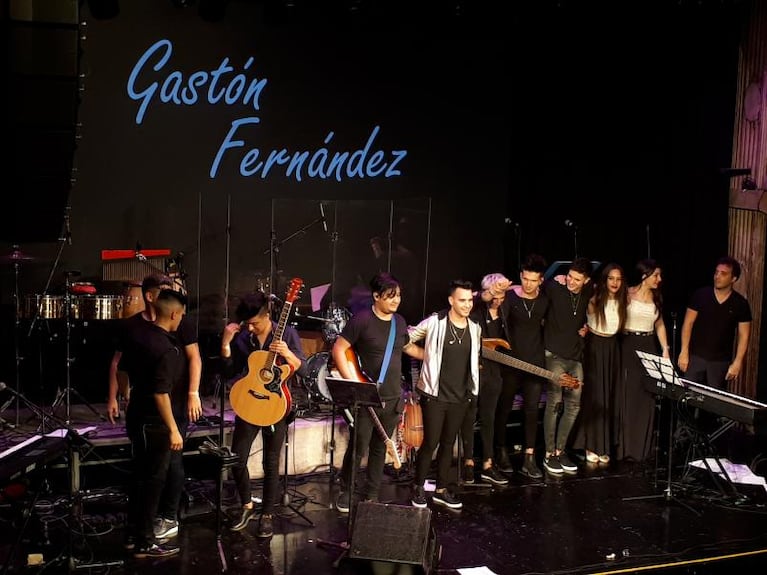 Gastón Fernández brilló en un acústico