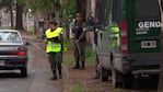 Gendaramería Nacional controla automóviles en Córdoba.