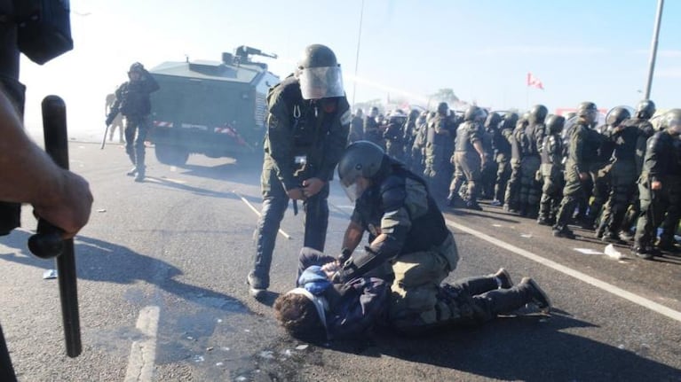 Gendarmería desalojó un piquete: incidentes y detenidos
