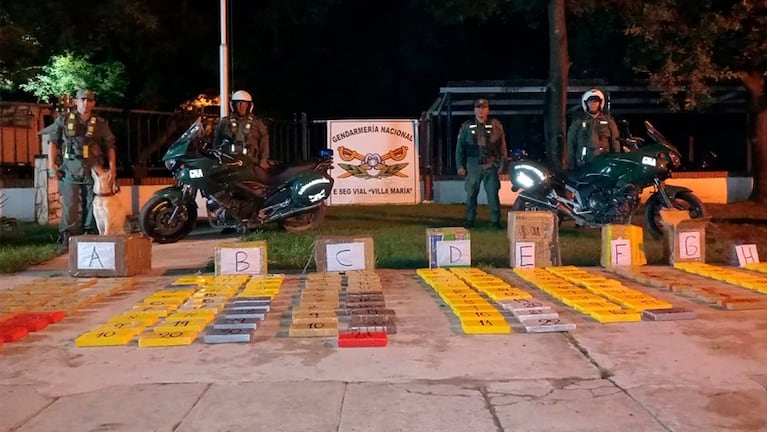 Gendarmería secuestró la cocaína que estaba oculta en un camión con maderas.