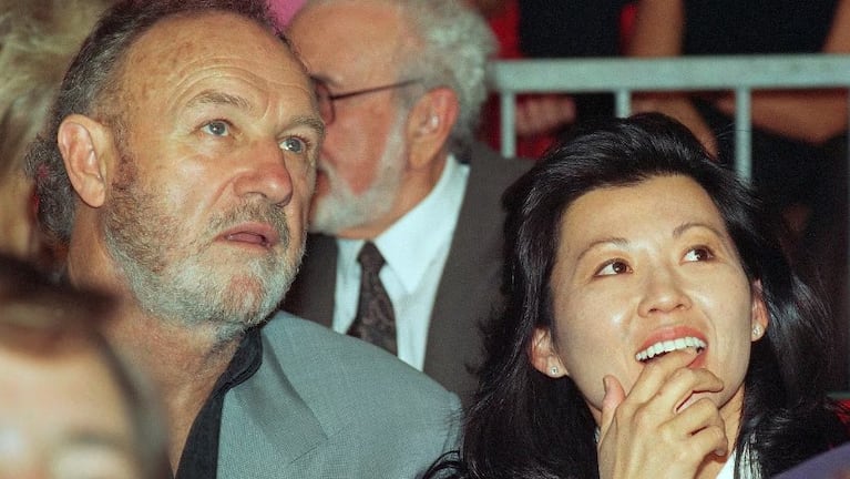 Gene Hackman junto a su esposa.