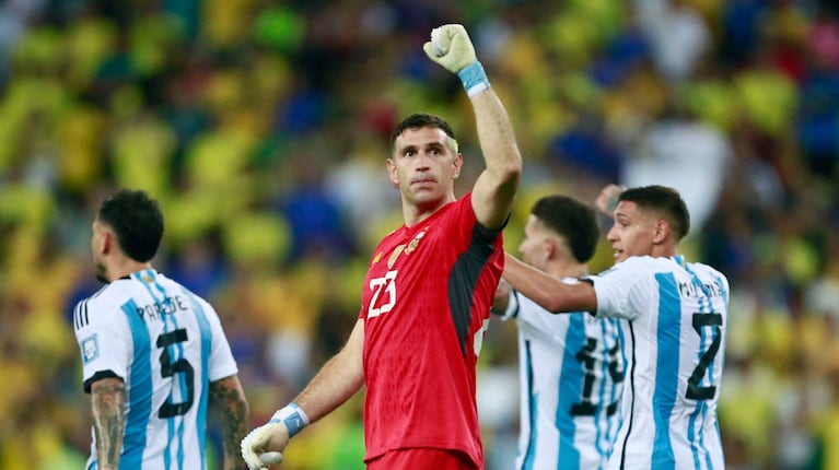 Gerónimo Rulli sería el reemplazante del Dibu en el arco argentino.