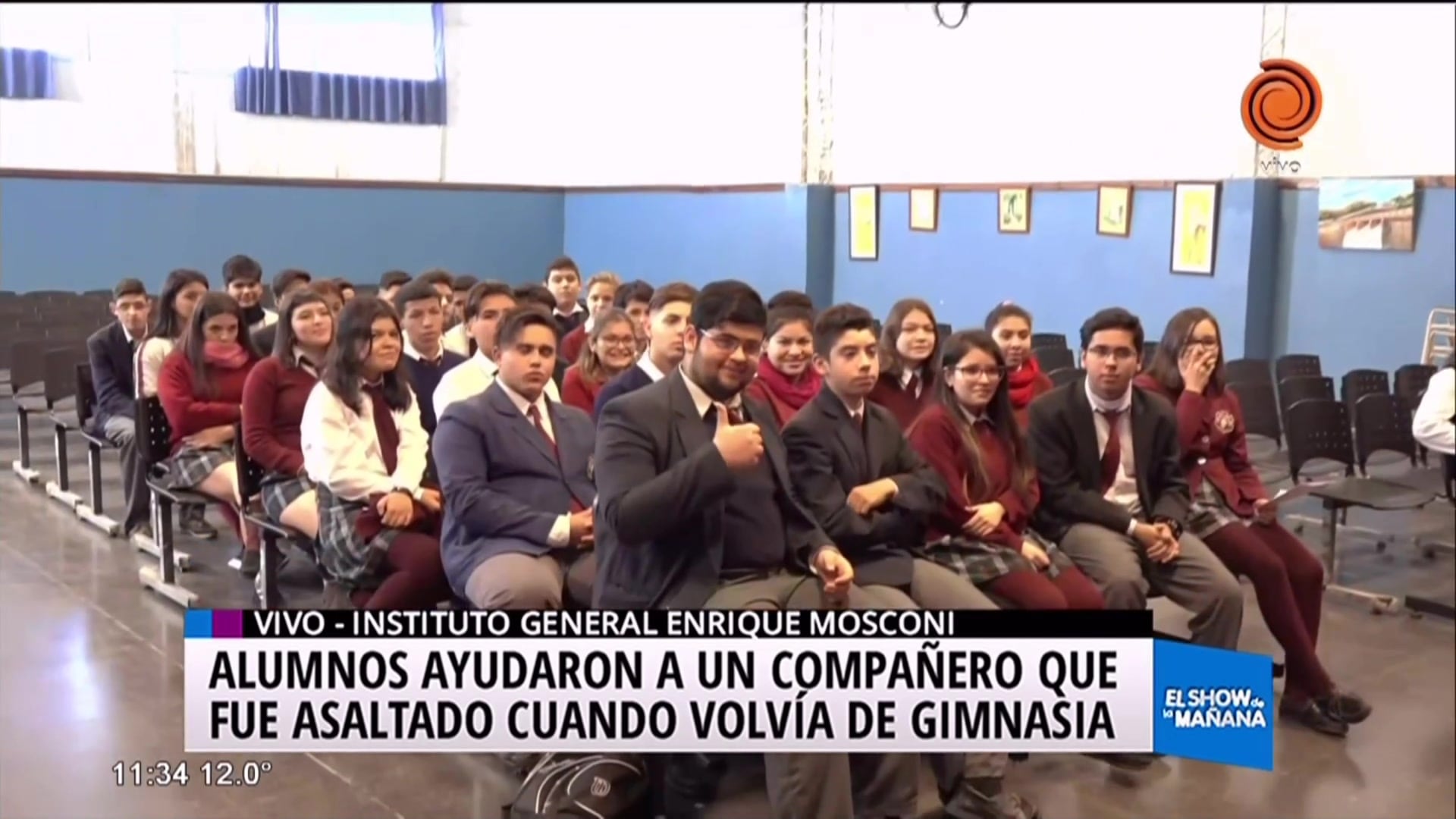 Gesto solidario de alumnos con su compañero