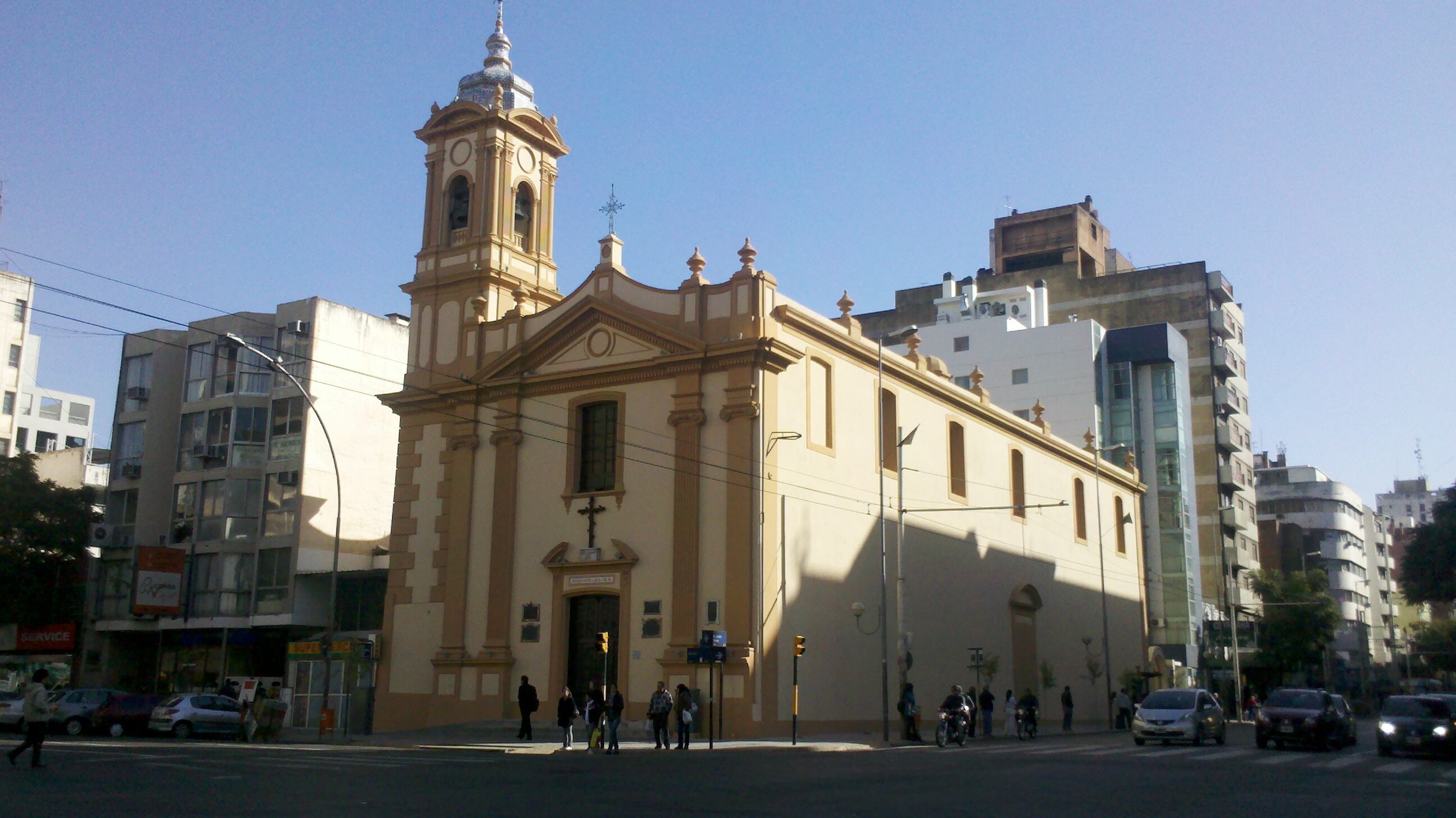 Gesto solidario de la Iglesia de Pilar