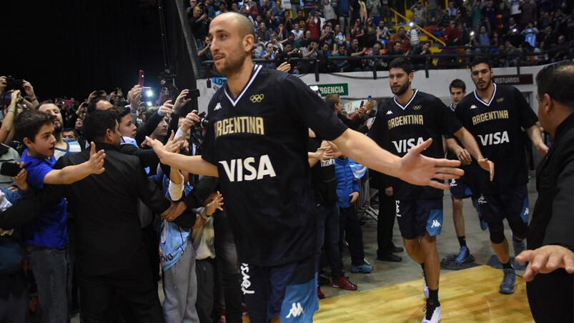 Ginóbili encabezó el ingreso argentino en el Orfeo. Foto: Lucio Casalla / ElDoce.tv. 