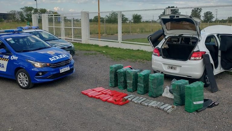 Giraron en U, los paró la Caminera y les encontró 500 kilos de marihuana