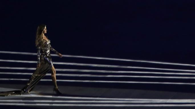 Giselle Bündchen fue la representante de la belleza brasilera en la apertura. Foto: AP.