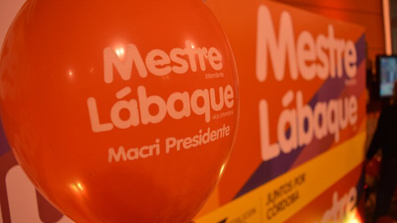 Globos rojos, parte de los festejos de Juntos por Córdoba. Foto: Lucio Casalla.