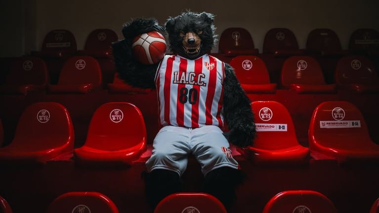 "Glorioso" es la nueva mascota de Instituto en básquet. (Foto: Prensa IACC)