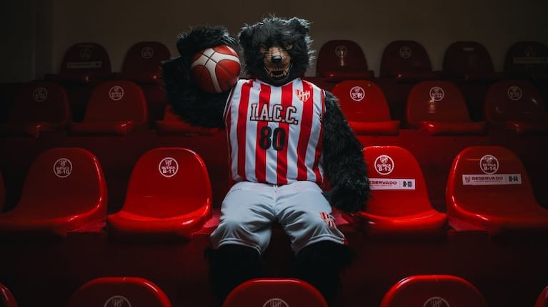 "Glorioso" es la nueva mascota de Instituto en básquet. (Foto: Prensa IACC)