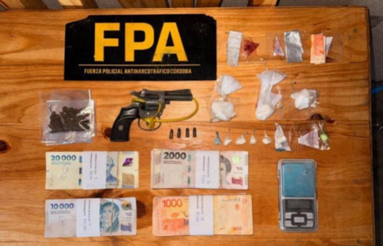 Golpe narco en dos barrios de Córdoba: 24 detenidos, armas y más de $9 millones secuestrados