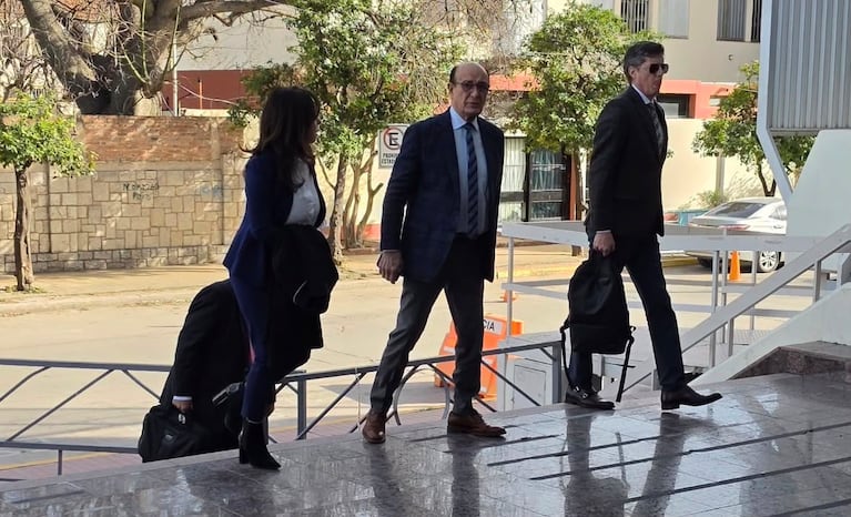 González en el ingreso a los tribunales de Villa Dolores.