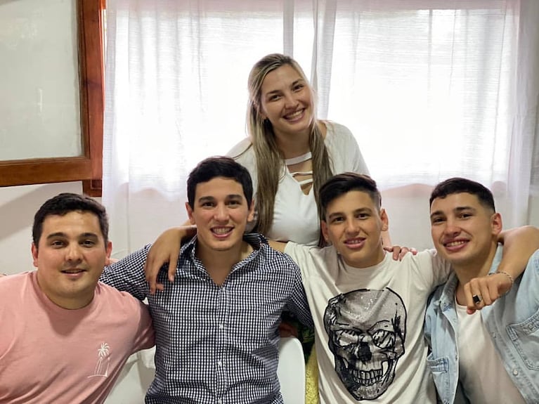 Gonzalo, Facundo, Ivana, Federico y Francisco Herrera, los hijos de Graciela.