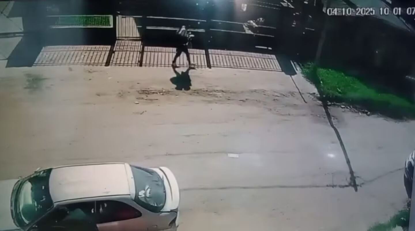 Grabaron al acusado saliendo con el cuerpo del niño de su casa.