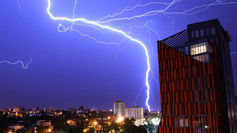 Gracias a Pablo Carbonell por compartir una foto espectacular de la tormenta. Foto: Pablo Carbonell Fotografía.