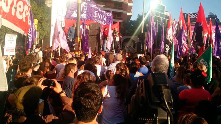 Gran concentración en Patio Olmos por Micaela.