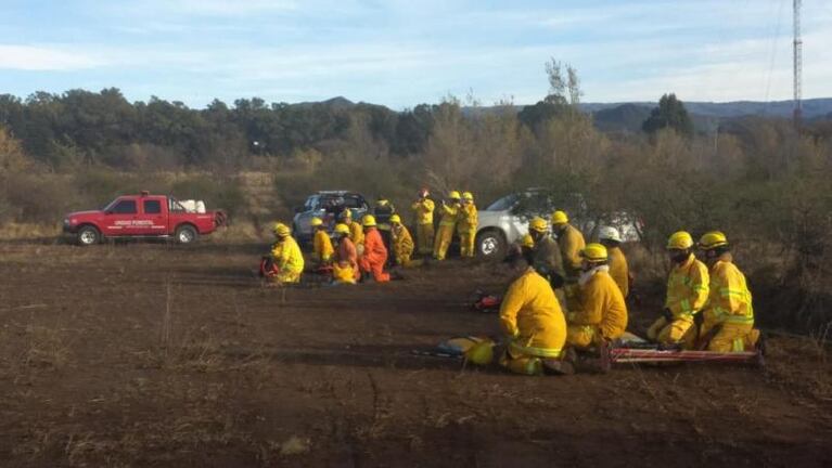 Gran esfuerzo de bomberos voluntarios para controlar un incendio en Alpa Corral  