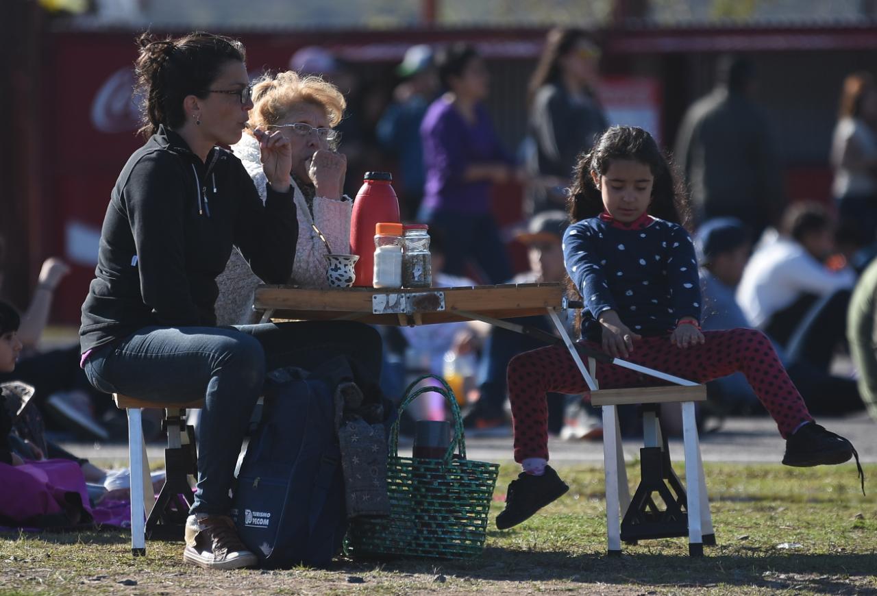 Grandes y chicos disfrutan del día en el Parque de Asistencia. Foto: Lucio Casalla / ElDoce.tv