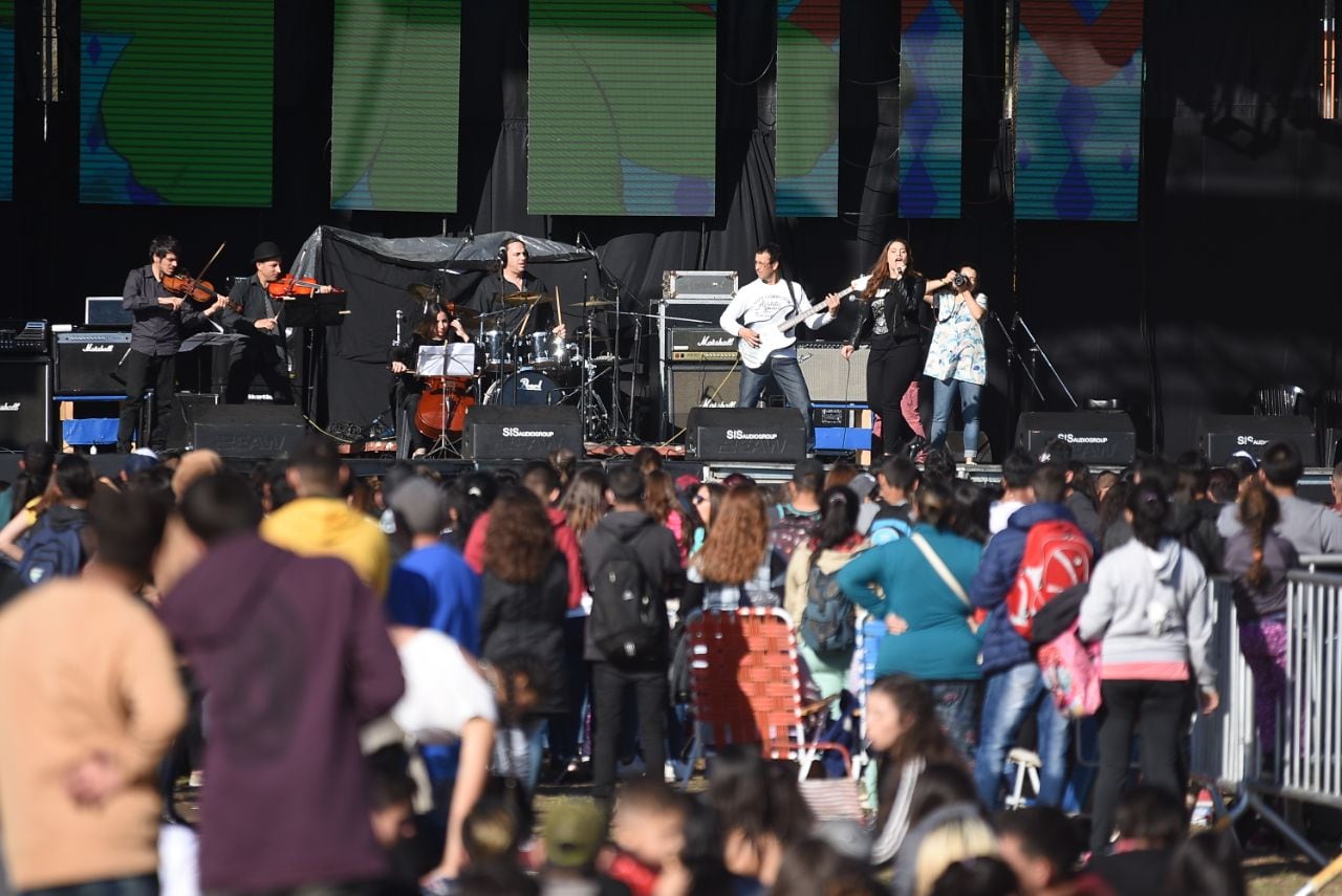 Grandes y chicos disfrutan del día en el Parque de Asistencia. Foto: Lucio Casalla / ElDoce.tv