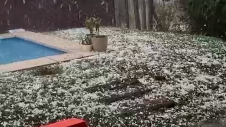 Granizo en la zona de Villa Camiares, en Alta Gracia.