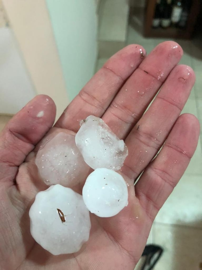 Granizo enorme y autos arrastrados por el agua: as fue la tormenta en Alta Gracia