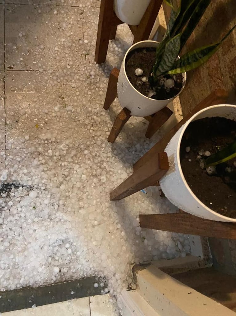 Granizo enorme y autos arrastrados por el agua: as fue la tormenta en Alta Gracia