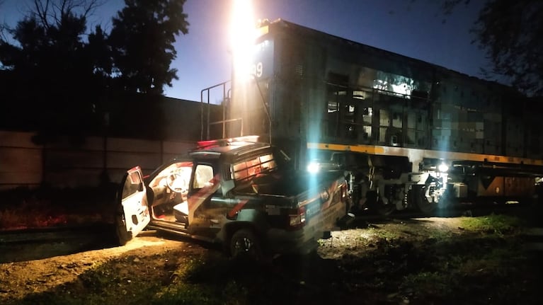 Grave accidente entre un tren y un auto en Córdoba.
