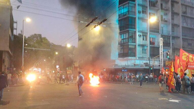 Graves destrozos durante una marcha contra el gatillo fácil