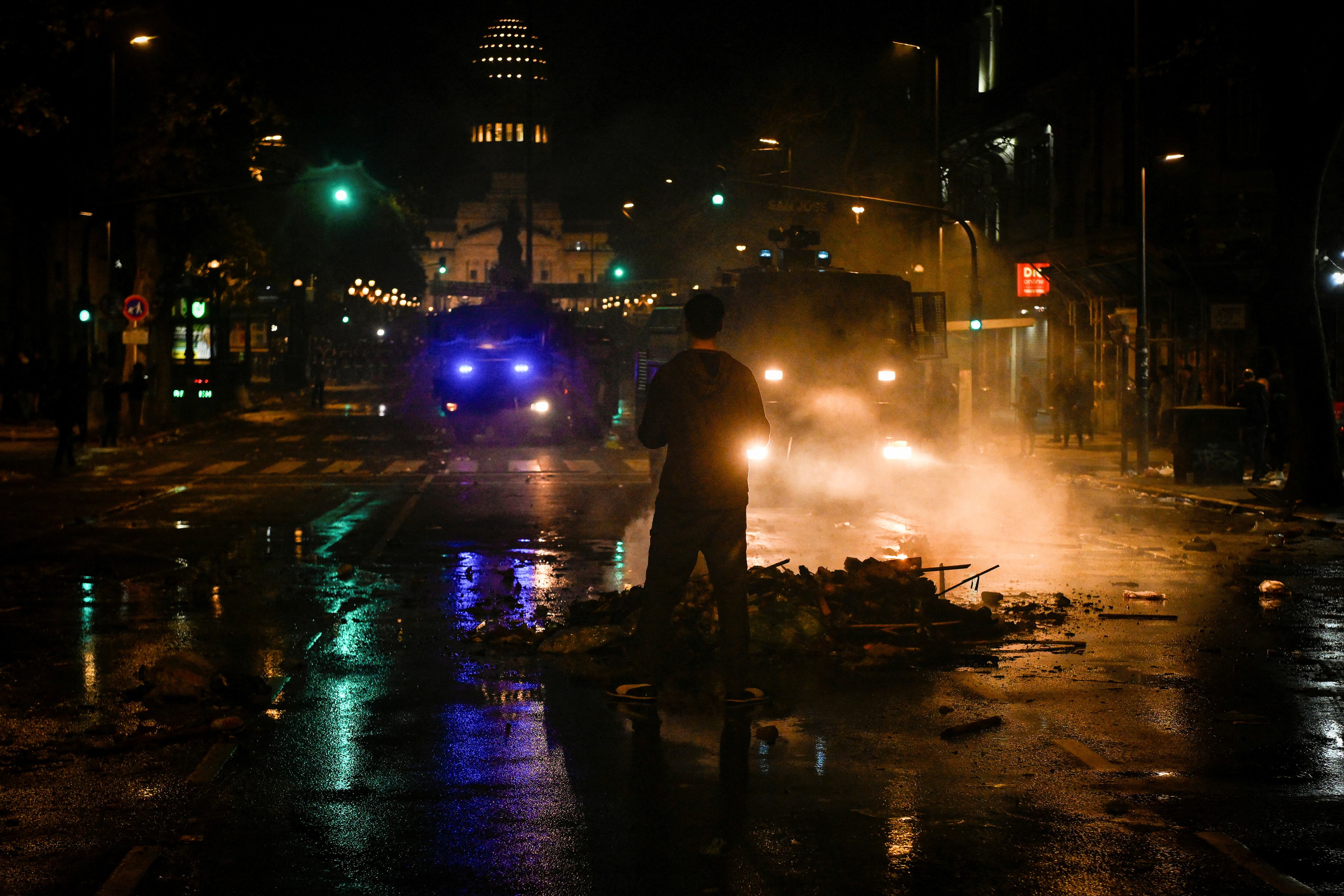 Gravísimos incidentes con manifestantes en la zona del Congreso.. REUTERS/Mariana Nedelcu